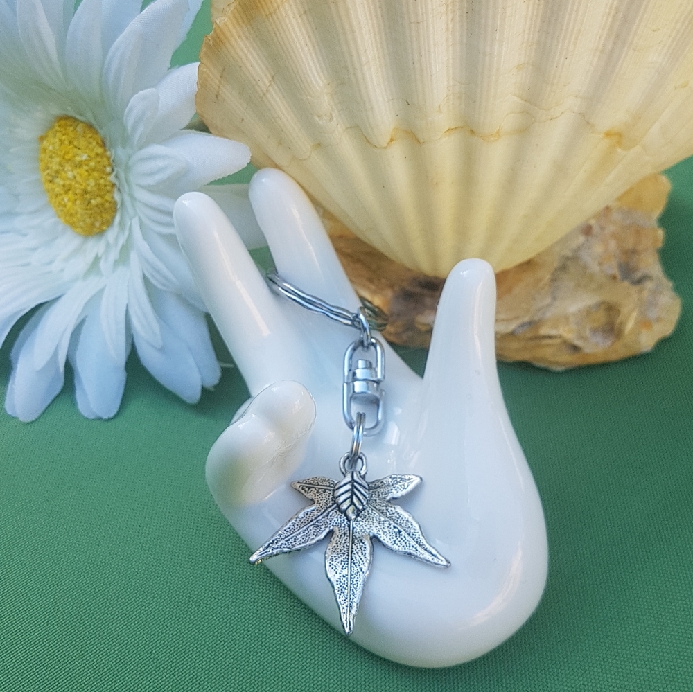 🍁 Nature Leaf Keychain - Picture 4 of 6